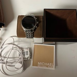 Smart men Michael kors watch (never used)